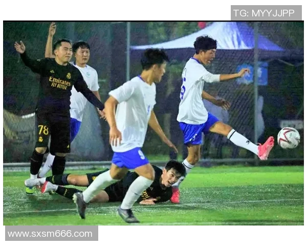 一米七身高的足球球星们如何在绿茵场上展现非凡技术与风采