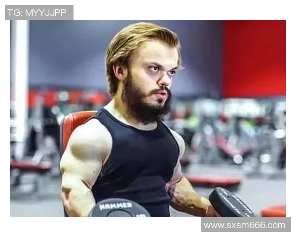 足坛巨星展现健美肌肉风采力量与速度兼具的足球偶像 足坛巨星展现健美肌肉风采力量与速度兼具的足球偶像